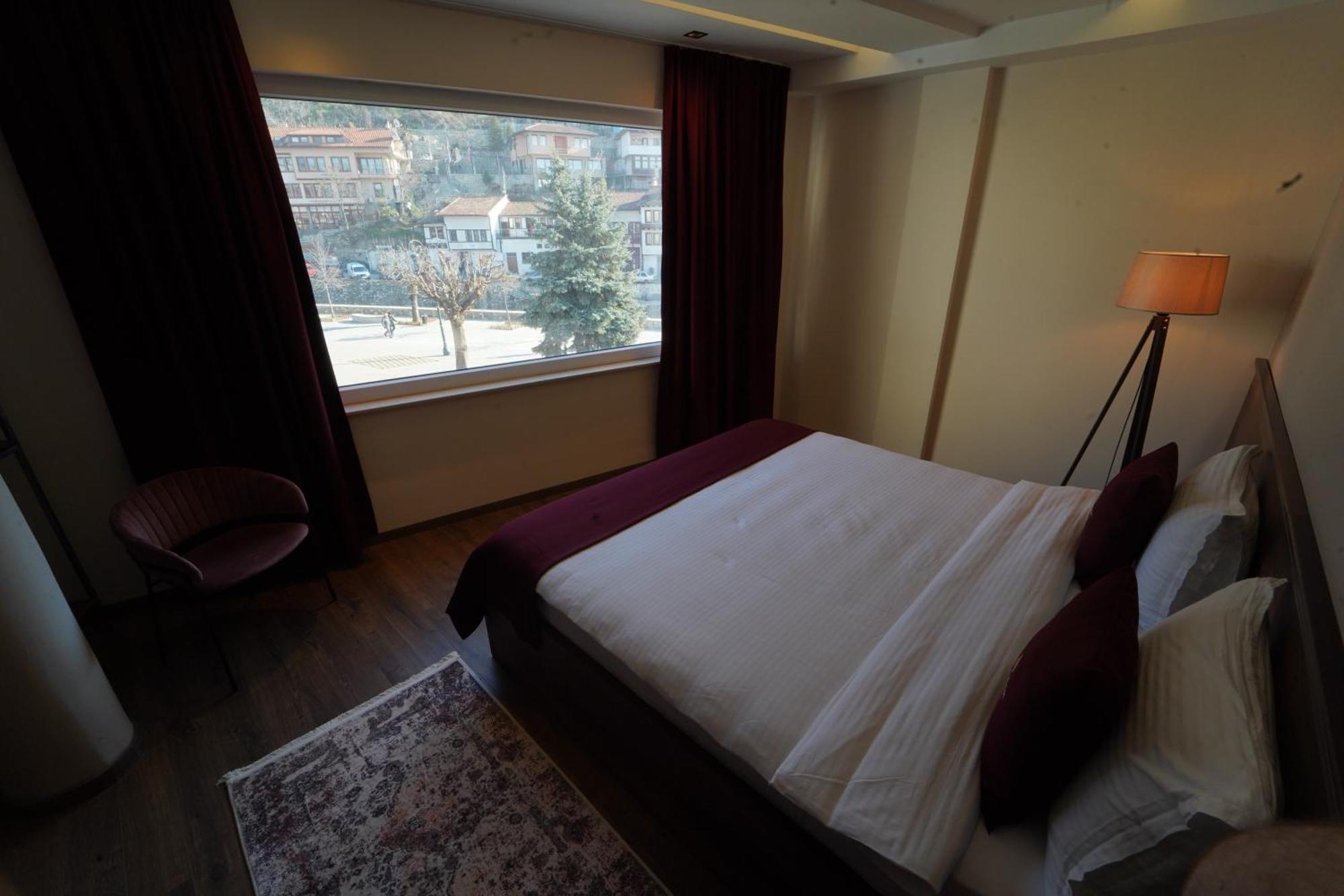 Monarch Hotel Prizren Exteriör bild